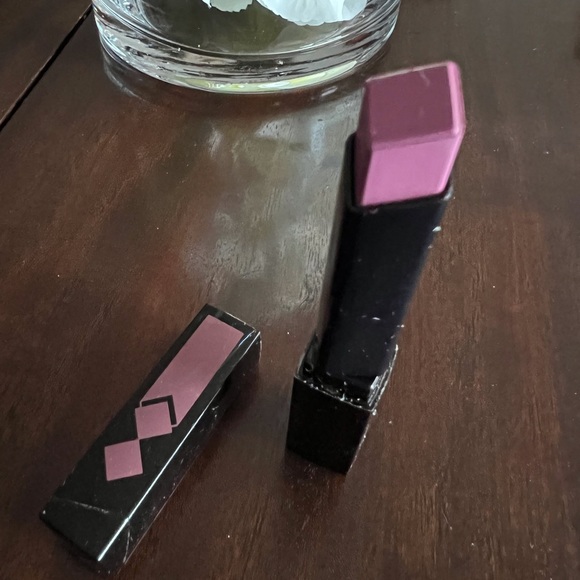 Free gift Annabelle lipstick - colour Michele - Picture 1 of 4